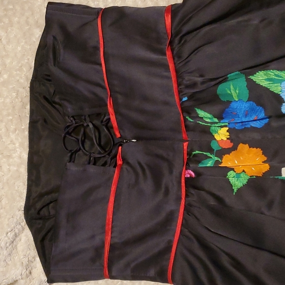 100% silk Voom by Joy Han black bubble dress with pockets, back zip - Picture 3 of 4
